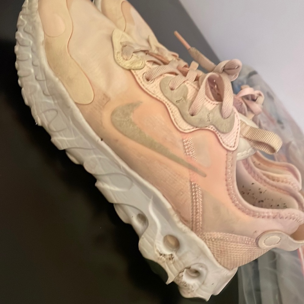Woman’s Nike sneakers size 7